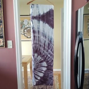 Elegant Tie-Dye Scarf in Purple and White